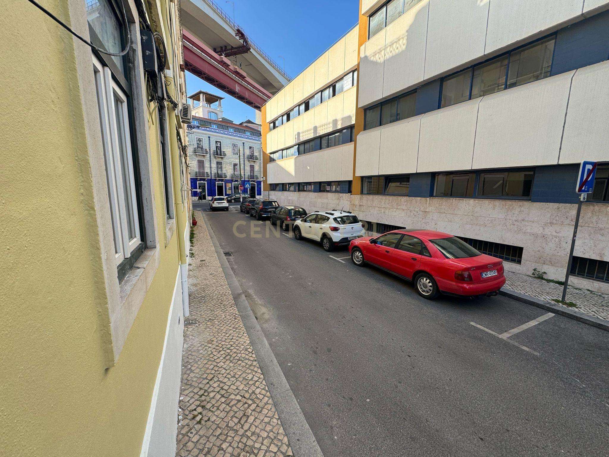 Apartamento T2 com terraço em Alcântara - Image 15