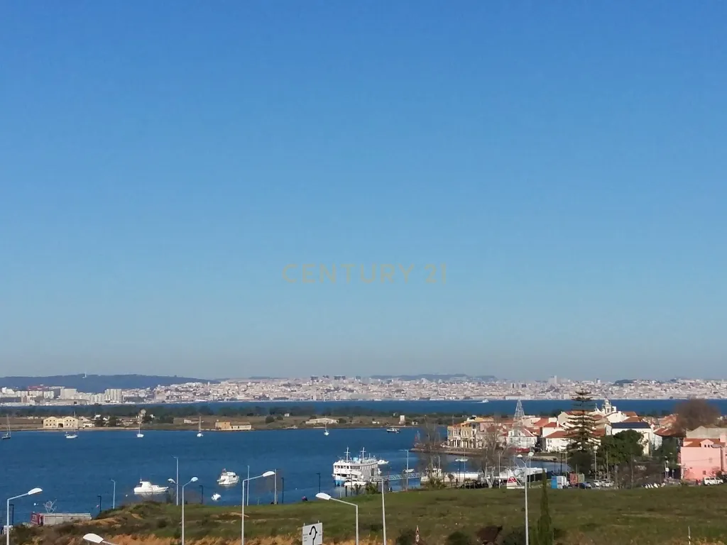 ✨ T3 de Excelência com Vista para a Baía do Seixal, Ponte 25 de Abril e Lisboa - Image 3