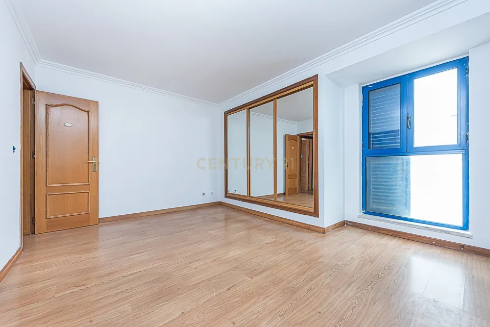 Duplex T4 em Quinta do Anjo, Palmela - 170m² com Varanda, Terraço e Garagem - Image 21