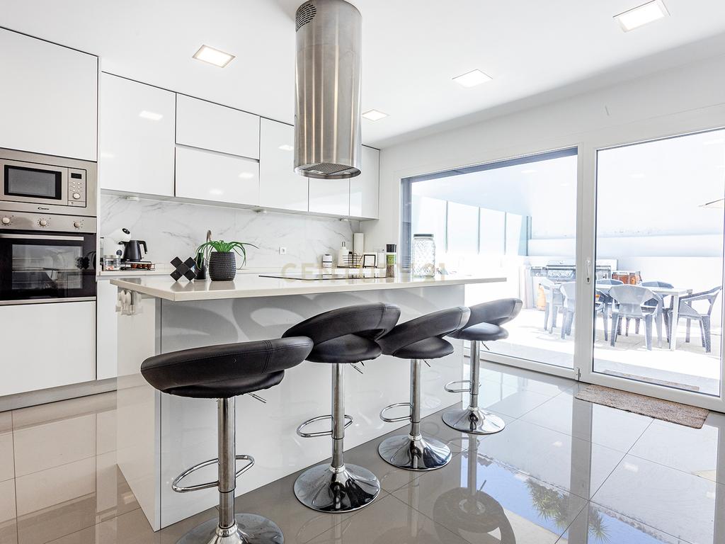 Moradia Contemporânea com Piscina a 5 minutos das praias da Costa da Caparica - Image 8
