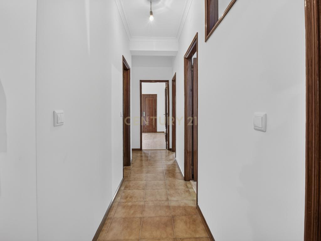 T3+1 com Garagem Fechada e Elevador | Lomar – Braga - Image 7
