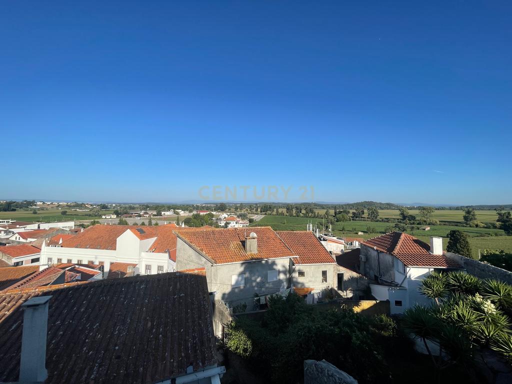 Moradia T3 com Terraço Panorâmico na encosta do Castelo de Montemor‑o‑Velho - Image 14