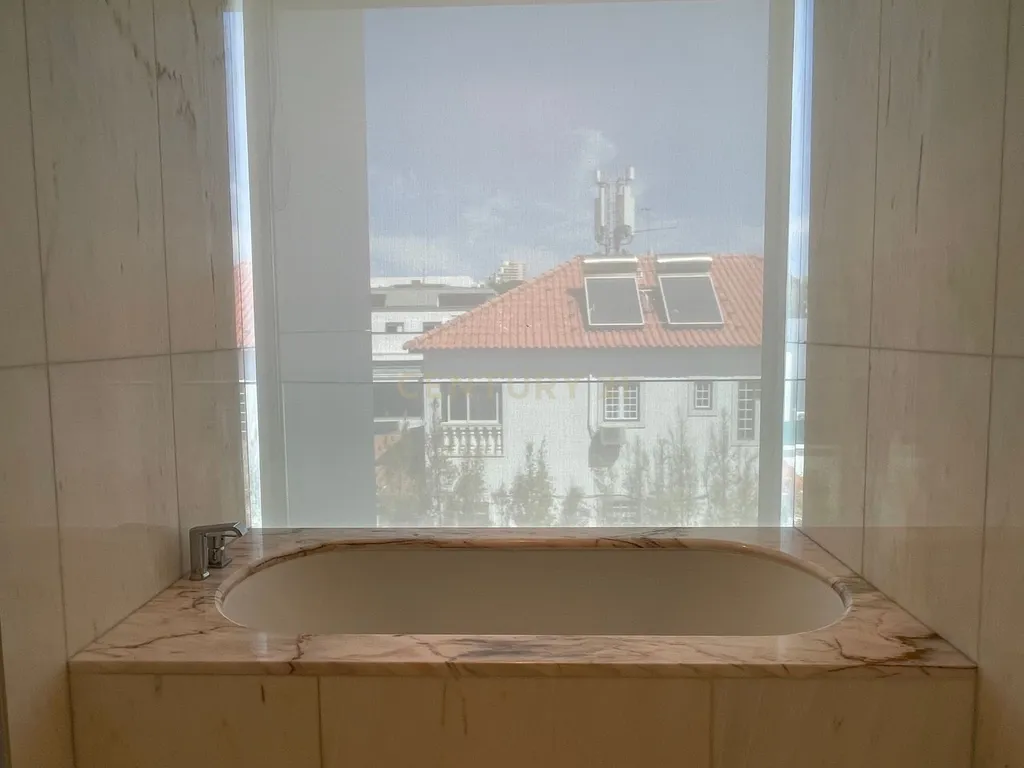 Moradia T3+1 em Cascais com Piscina Privada, Varandas e Jardim - Image 15