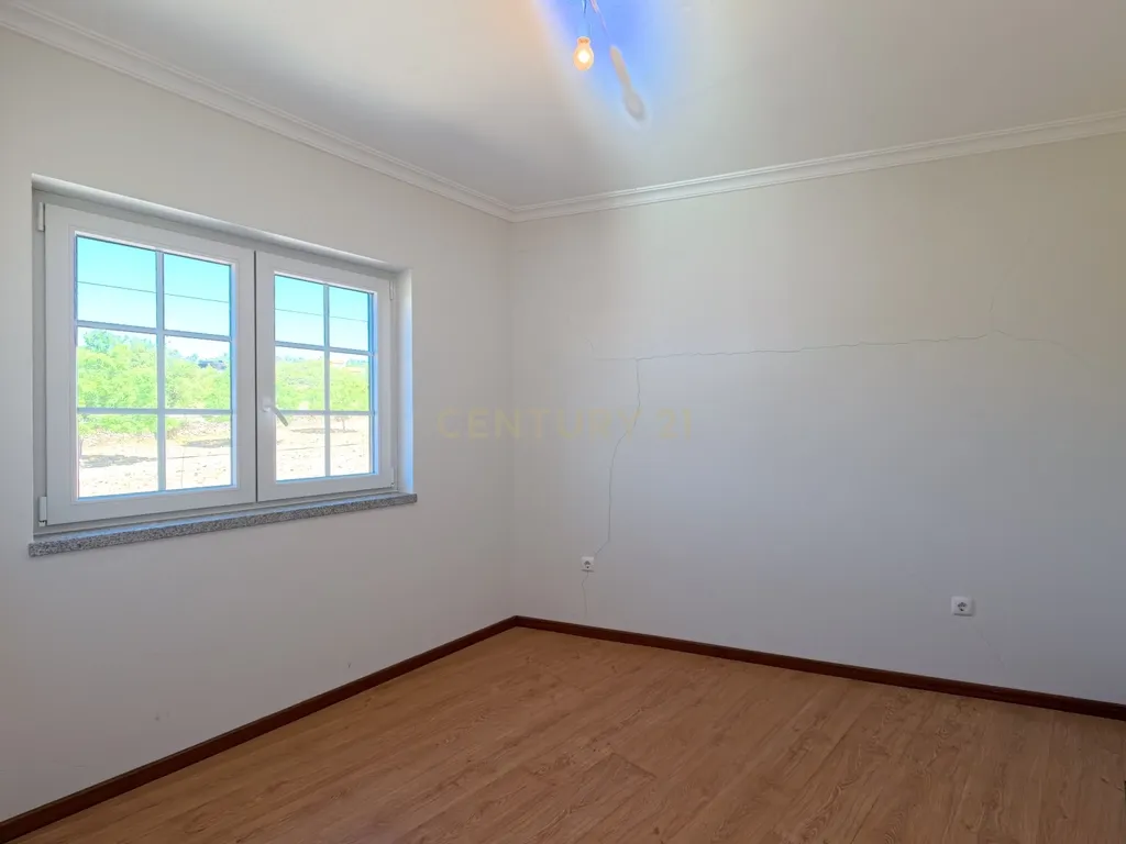 Moradia T2+1 com Logradouro em Alcarva, Mêda - Image 11