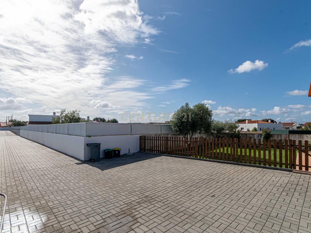 Moradia Independente Térrea com Piscina, Box, jardim e Anexo (Marinhais) - Image 42