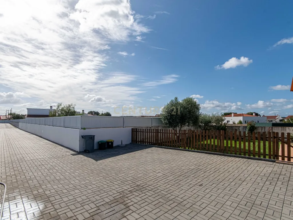 Moradia Independente Térrea com Piscina, Box, jardim e Anexo (Marinhais) - Image 42