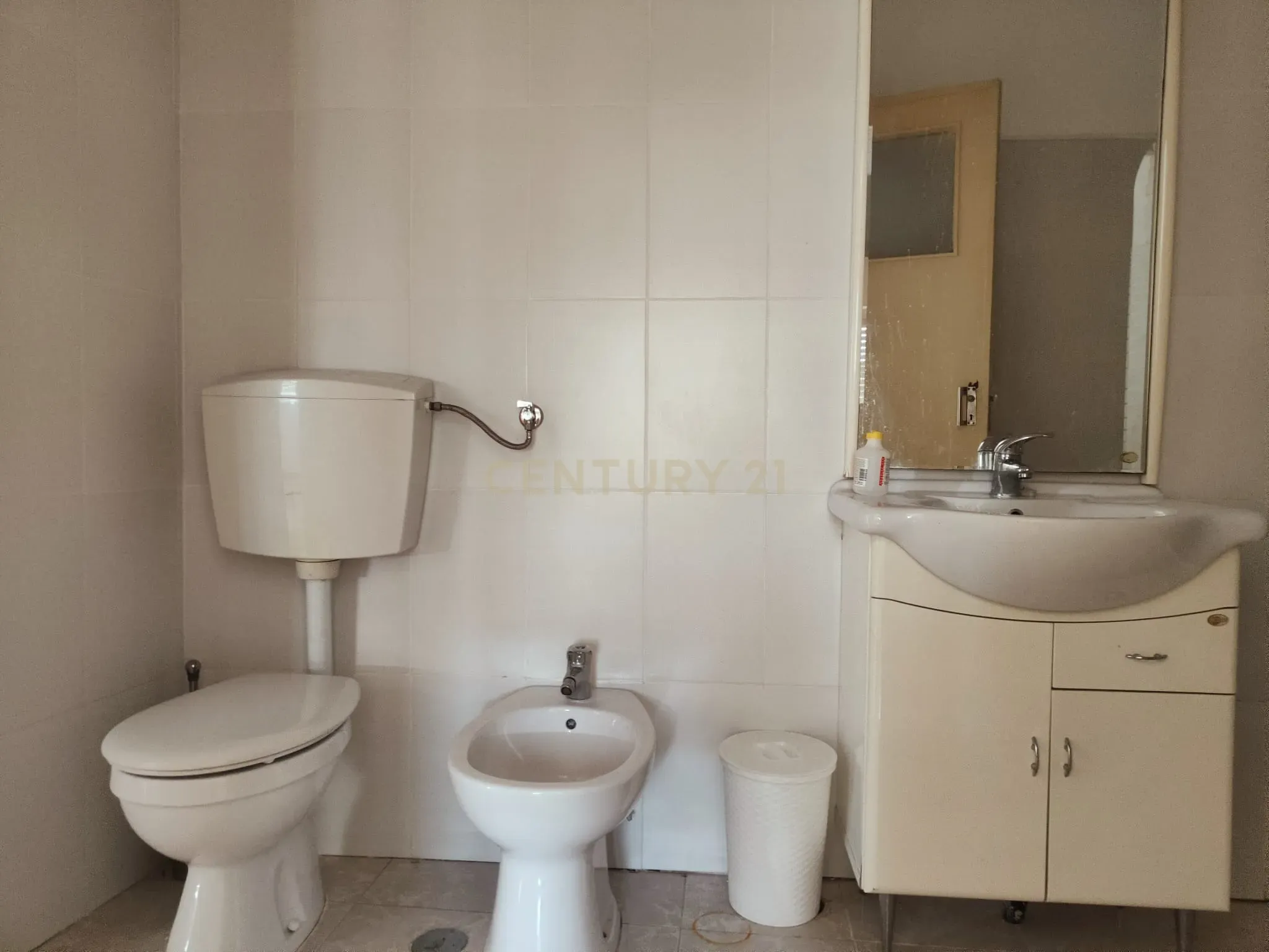 Prédio Bi-Familiar T2 e 2 Anexos Tipologia T1 Em Zona Residencial Tranquila Na Póvoa de Santo Adrião  - Image 76