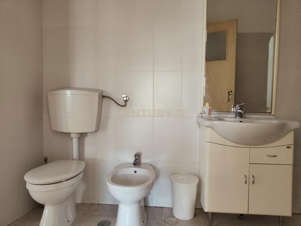 Prédio Bi-Familiar T2 e 2 Anexos Tipologia T1 Em Zona Residencial Tranquila Na Póvoa de Santo Adrião  - Image 76
