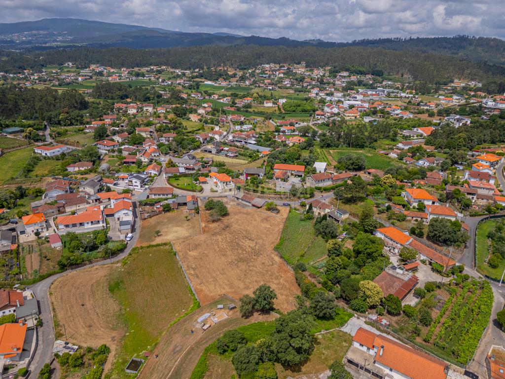 Casa para Recuperação em Braga com Terreno de 5000m² - Image 4