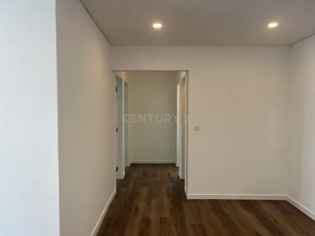 Apartamento T2 totalmente Remodelado. - Image 7