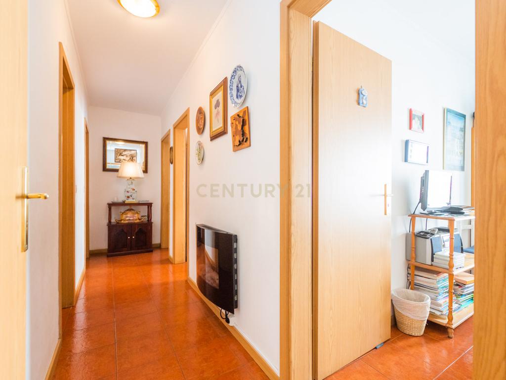 Apartamento T3 na Rua Inácio Duarte, Carnaxide e Queijas - Image 14