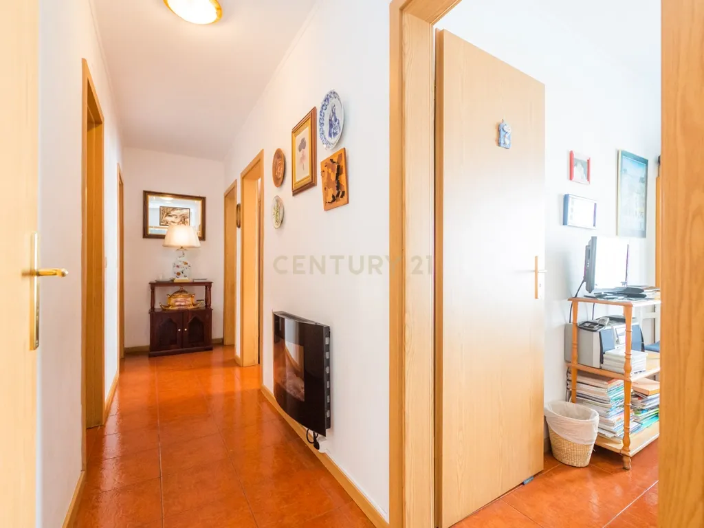 Apartamento T3 na Rua Inácio Duarte, Carnaxide e Queijas - Image 14