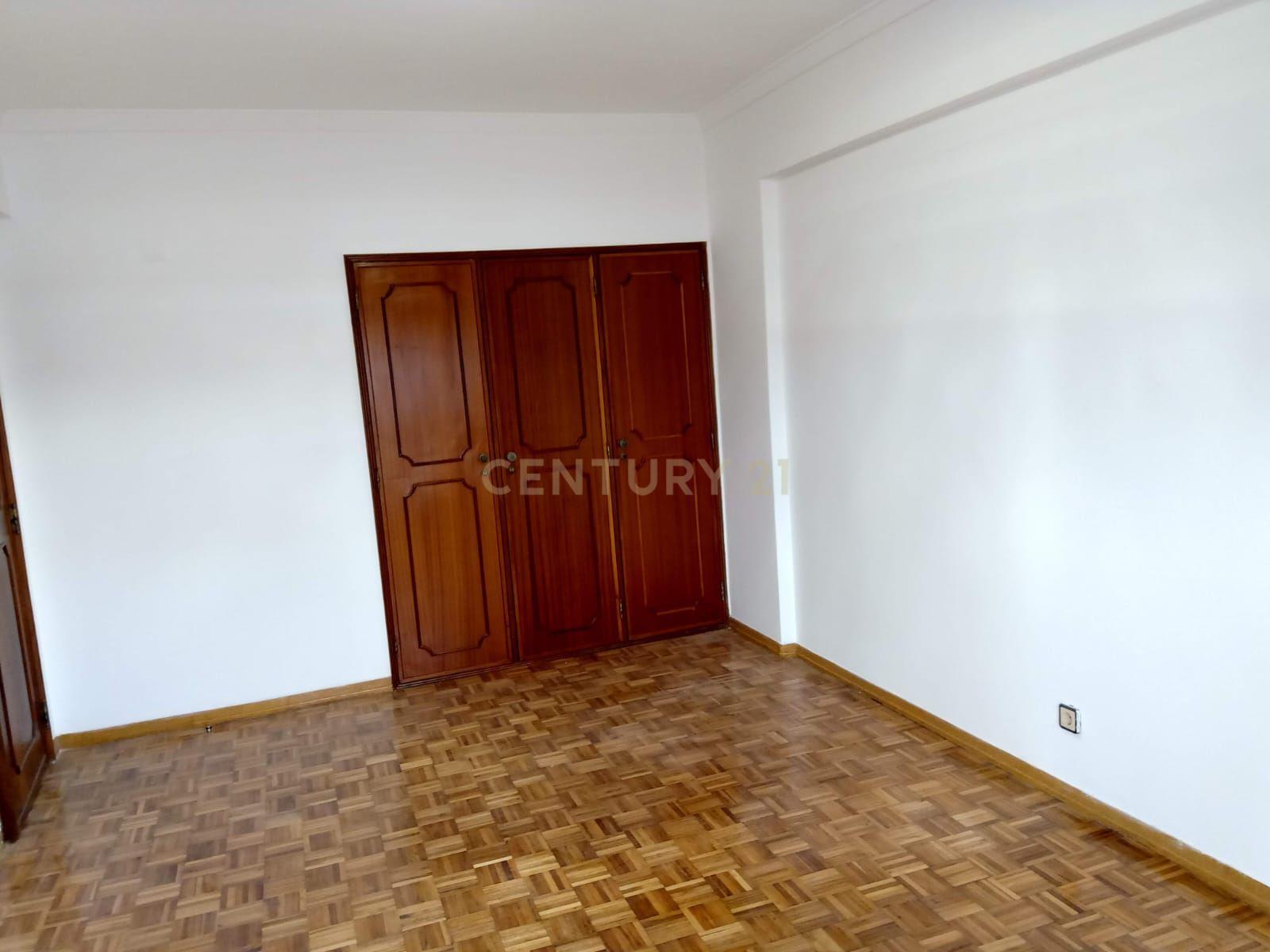 Fotografia 8 de Apartamento T3 Remodelado em Palmela – Espaço, Conforto e Luminosidade