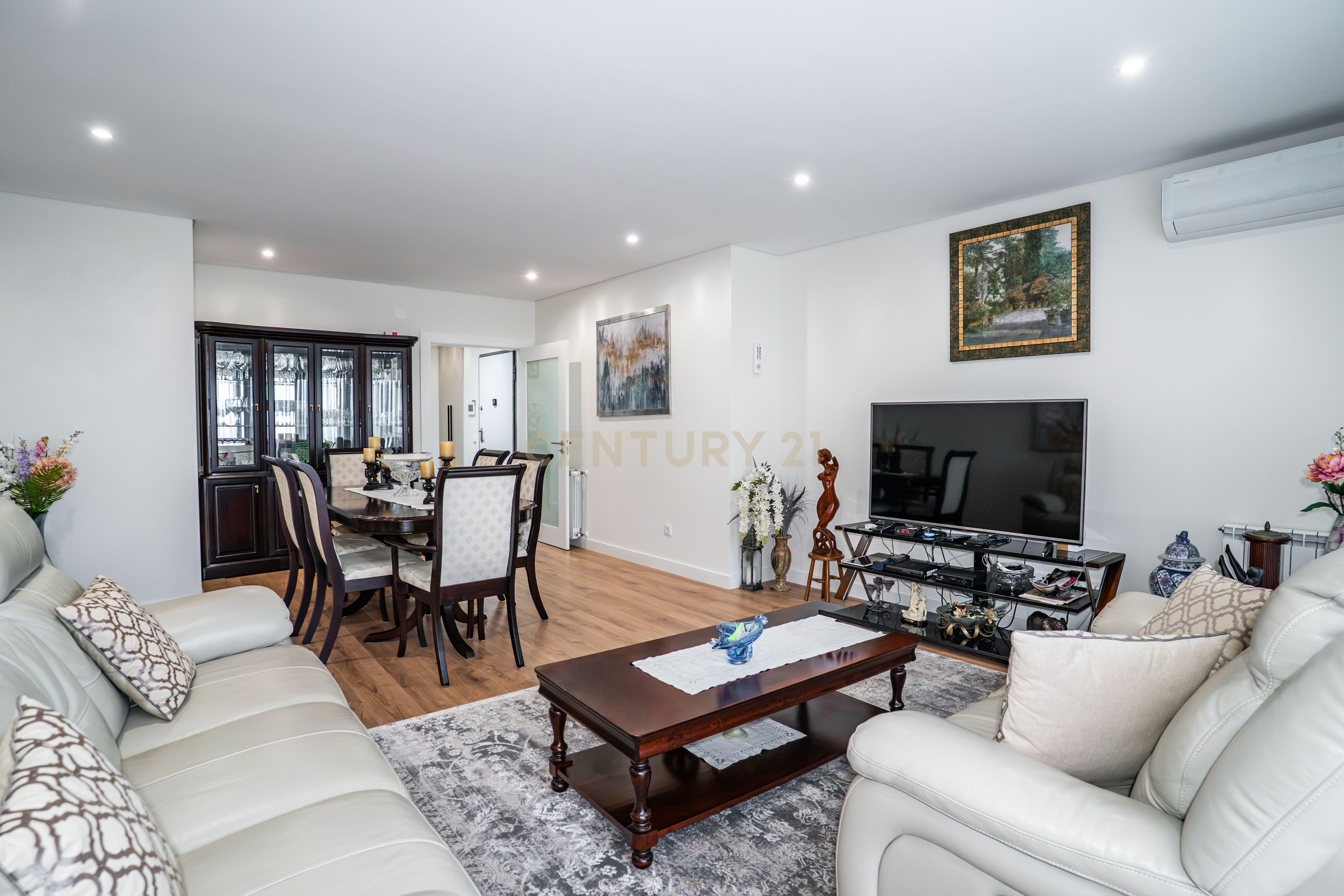Fotografia 3 de Apartamento T3 Semi-Novo em Caldas da Rainha | 2 Varandas | 2 Parqueamentos