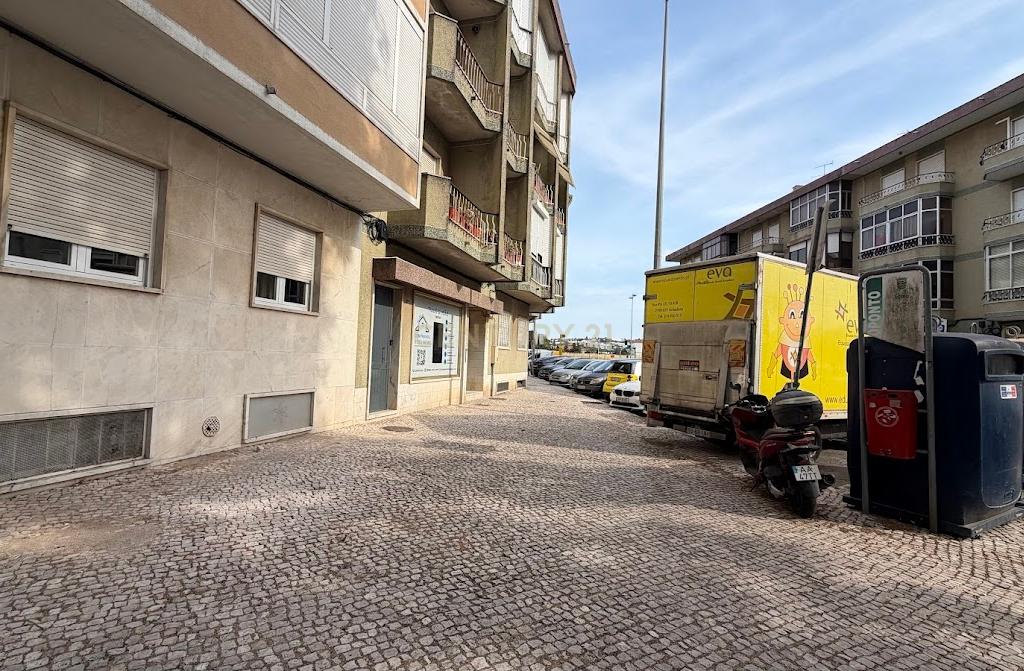 Loja com montra na Amadora - Image 19