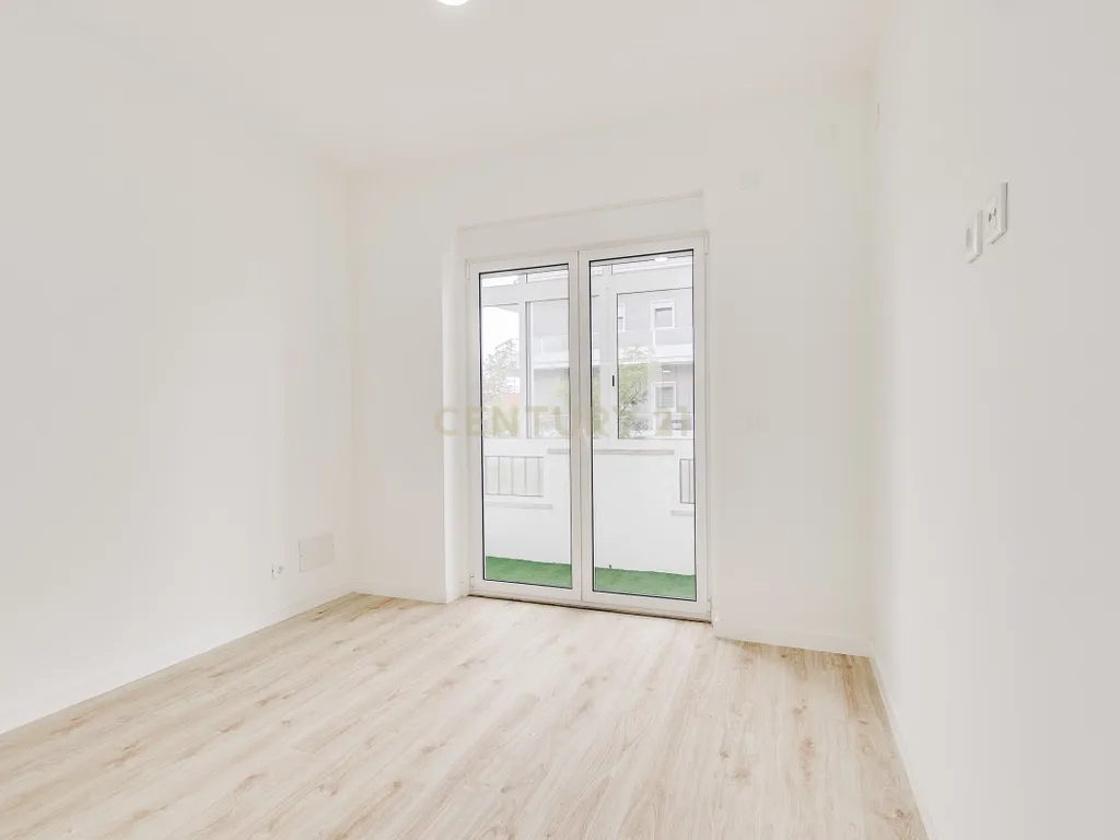 Apartamento T2 Remodelado na Prestigiada Avenida Jaime Cortesão em Setúbal – Próximo da Zona Ribeirinha - Image 8