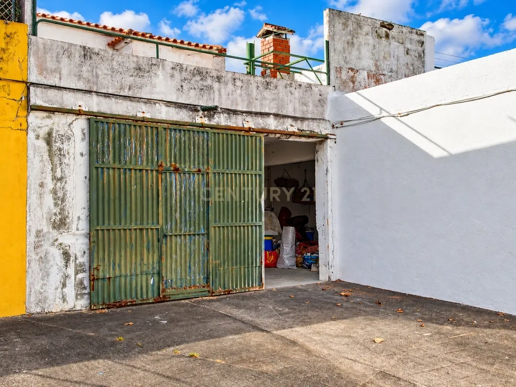 Moradia T5 com Garagem a 900 m da Praia do Pópulo - Image 30