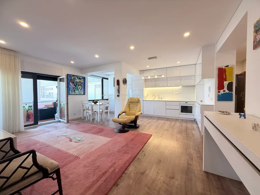Apartamento T3 Remodelado com Vista Mar – Mindelo, Vila do Conde - Image 1