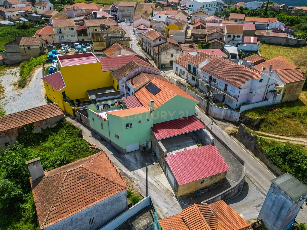 Oportunidade única em Abrunheira! Moradia T3+2 com terraço e vistas panorâmicas - Image 7