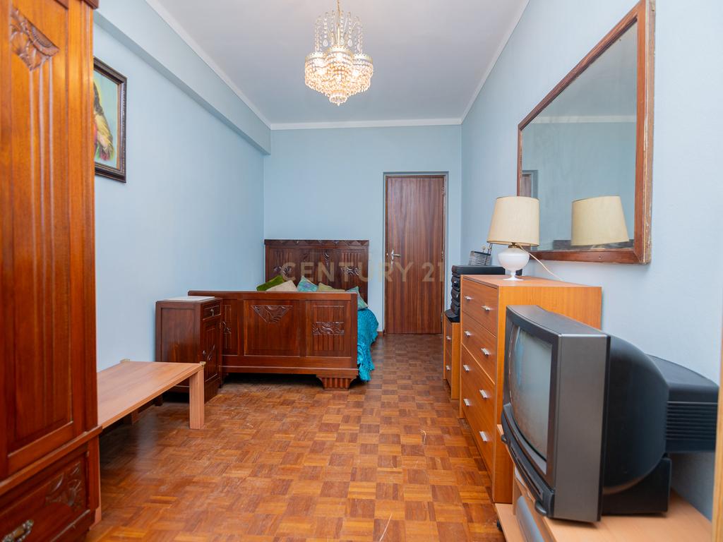 NÃO PERCA ESTA GRANDE OPORTUNIDADE! APARTAMENTO T3 DE GRANDES DIMENSÕES 140 M2 COM AMPLA VARANDA, DESPENSA E DUAS CASAS DE BANHO, MUITO BEM LOCALIZADO NO CENTRO DE PORTIMÃO PRÓXIMO DE TODAS AS COMODIDADES E SERVIÇOS, A MINUTOS DA ZONA RIBEIRINHA E A POUCOS MINUTOS - Image 22