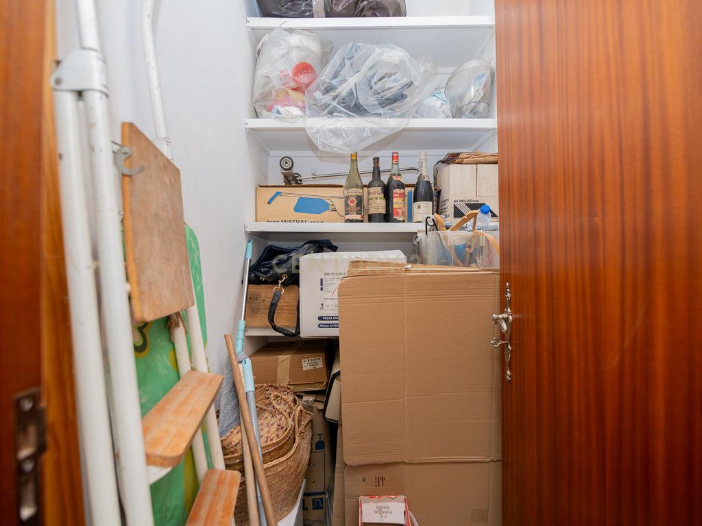 NÃO PERCA ESTA GRANDE OPORTUNIDADE! APARTAMENTO T3 DE GRANDES DIMENSÕES 140 M2 COM AMPLA VARANDA, DESPENSA E DUAS CASAS DE BANHO, MUITO BEM LOCALIZADO NO CENTRO DE PORTIMÃO PRÓXIMO DE TODAS AS COMODIDADES E SERVIÇOS, A MINUTOS DA ZONA RIBEIRINHA E A POUCOS MINUTOS - Image 28