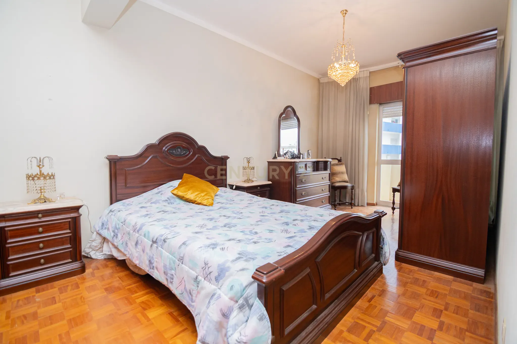 NÃO PERCA ESTA GRANDE OPORTUNIDADE! APARTAMENTO T3 DE GRANDES DIMENSÕES 140 M2 COM AMPLA VARANDA, DESPENSA E DUAS CASAS DE BANHO, MUITO BEM LOCALIZADO NO CENTRO DE PORTIMÃO PRÓXIMO DE TODAS AS COMODIDADES E SERVIÇOS, A MINUTOS DA ZONA RIBEIRINHA E A POUCOS MINUTOS - Image 19