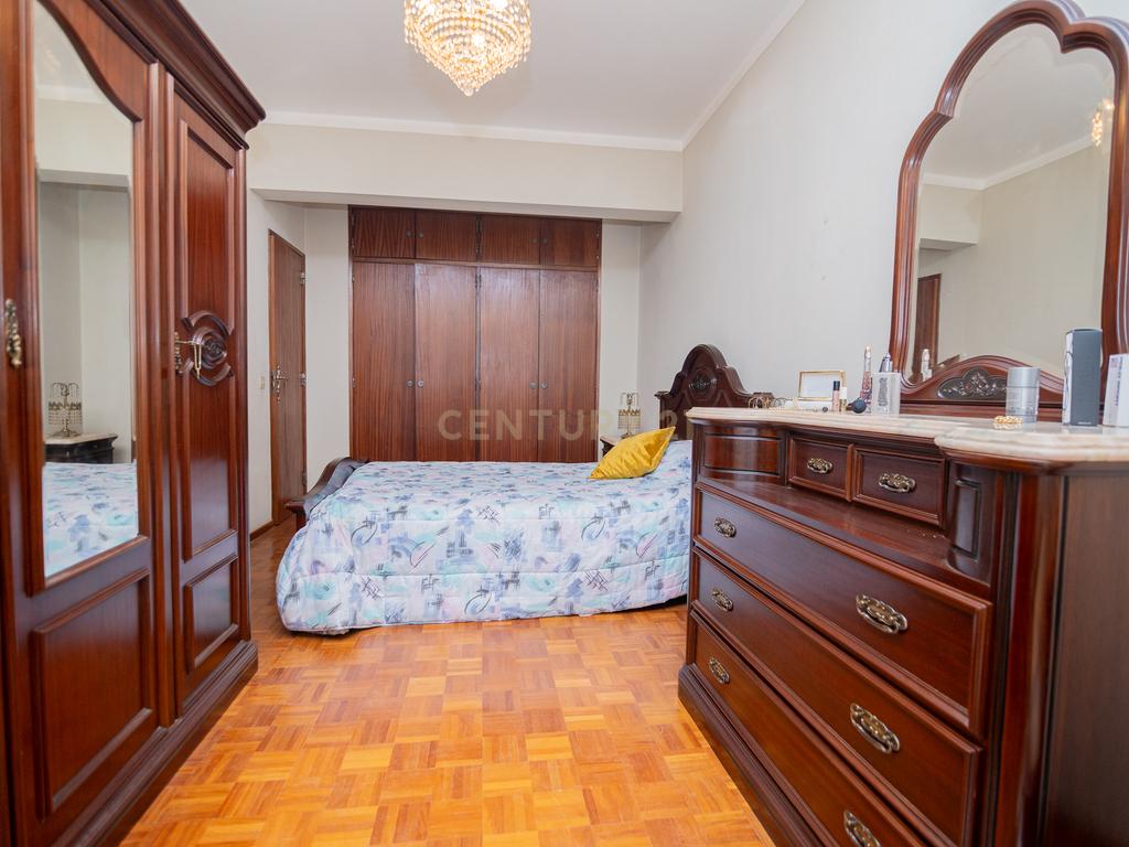 NÃO PERCA ESTA GRANDE OPORTUNIDADE! APARTAMENTO T3 DE GRANDES DIMENSÕES 140 M2 COM AMPLA VARANDA, DESPENSA E DUAS CASAS DE BANHO, MUITO BEM LOCALIZADO NO CENTRO DE PORTIMÃO PRÓXIMO DE TODAS AS COMODIDADES E SERVIÇOS, A MINUTOS DA ZONA RIBEIRINHA E A POUCOS MINUTOS - Image 18