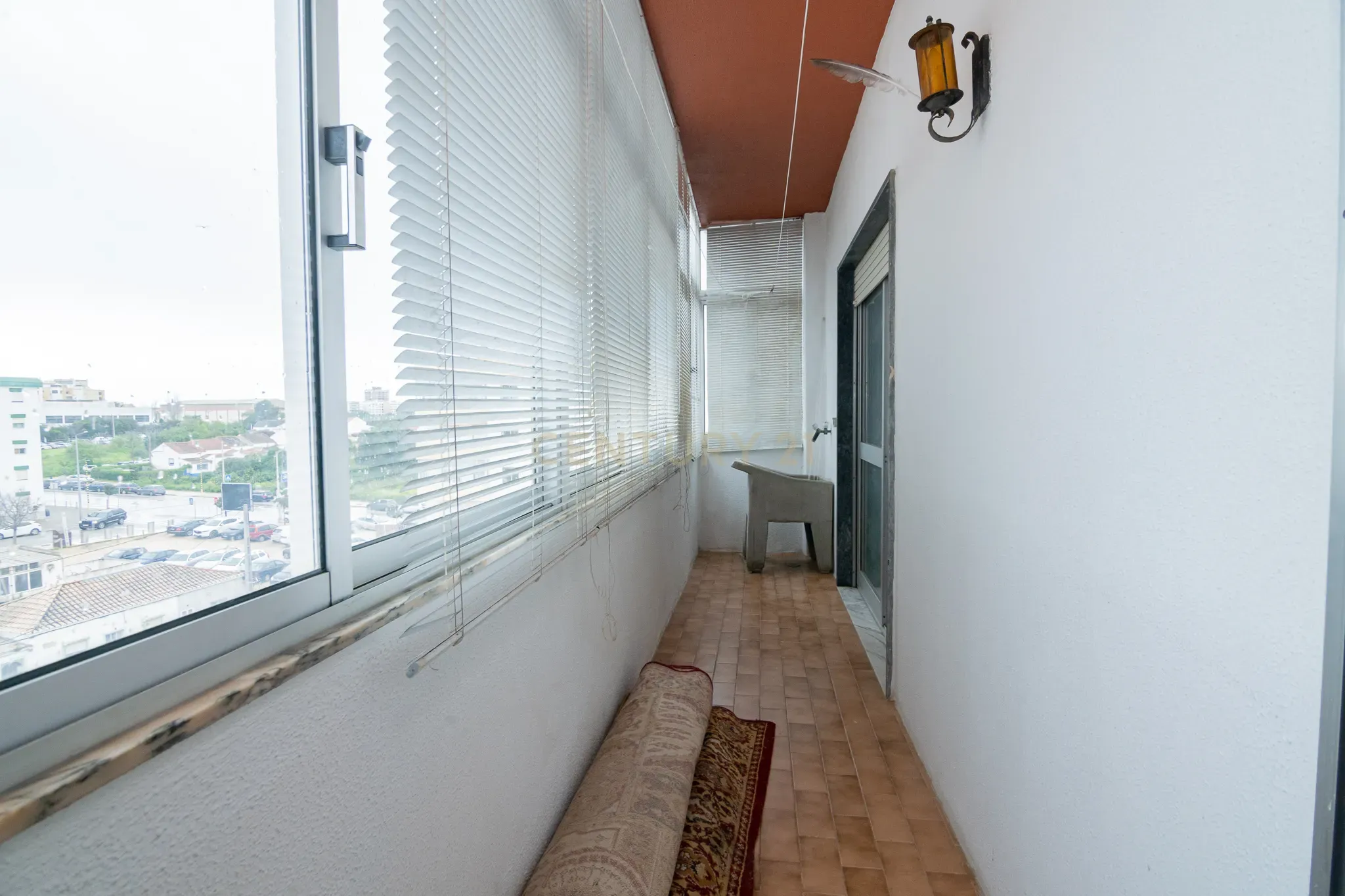 NÃO PERCA ESTA GRANDE OPORTUNIDADE! APARTAMENTO T3 DE GRANDES DIMENSÕES 140 M2 COM AMPLA VARANDA, DESPENSA E DUAS CASAS DE BANHO, MUITO BEM LOCALIZADO NO CENTRO DE PORTIMÃO PRÓXIMO DE TODAS AS COMODIDADES E SERVIÇOS, A MINUTOS DA ZONA RIBEIRINHA E A POUCOS MINUTOS - Image 24