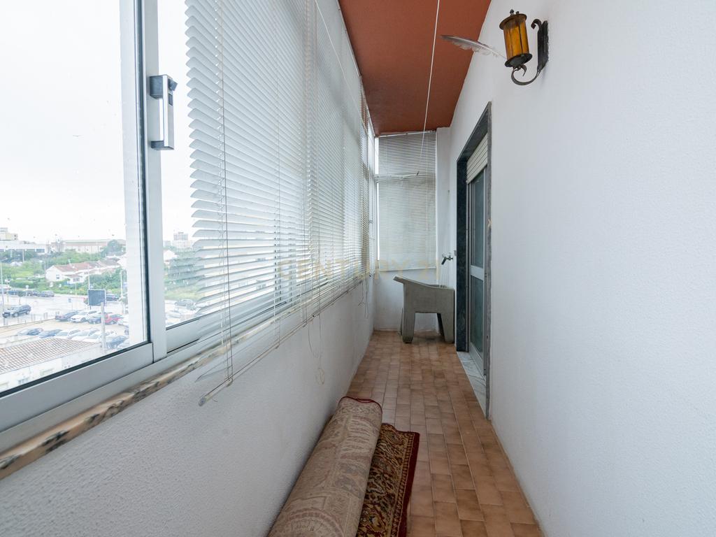 NÃO PERCA ESTA GRANDE OPORTUNIDADE! APARTAMENTO T3 DE GRANDES DIMENSÕES 140 M2 COM AMPLA VARANDA, DESPENSA E DUAS CASAS DE BANHO, MUITO BEM LOCALIZADO NO CENTRO DE PORTIMÃO PRÓXIMO DE TODAS AS COMODIDADES E SERVIÇOS, A MINUTOS DA ZONA RIBEIRINHA E A POUCOS MINUTOS - Image 24