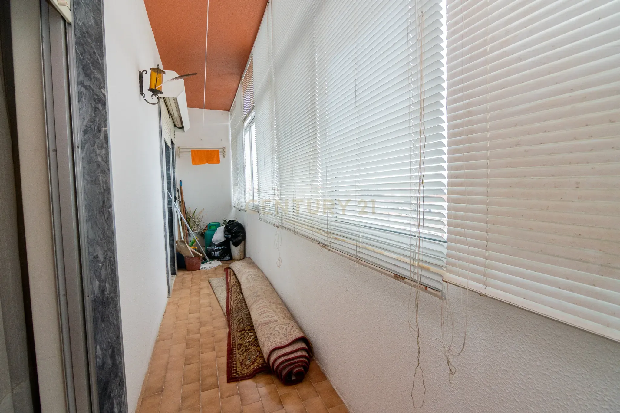 NÃO PERCA ESTA GRANDE OPORTUNIDADE! APARTAMENTO T3 DE GRANDES DIMENSÕES 140 M2 COM AMPLA VARANDA, DESPENSA E DUAS CASAS DE BANHO, MUITO BEM LOCALIZADO NO CENTRO DE PORTIMÃO PRÓXIMO DE TODAS AS COMODIDADES E SERVIÇOS, A MINUTOS DA ZONA RIBEIRINHA E A POUCOS MINUTOS - Image 25