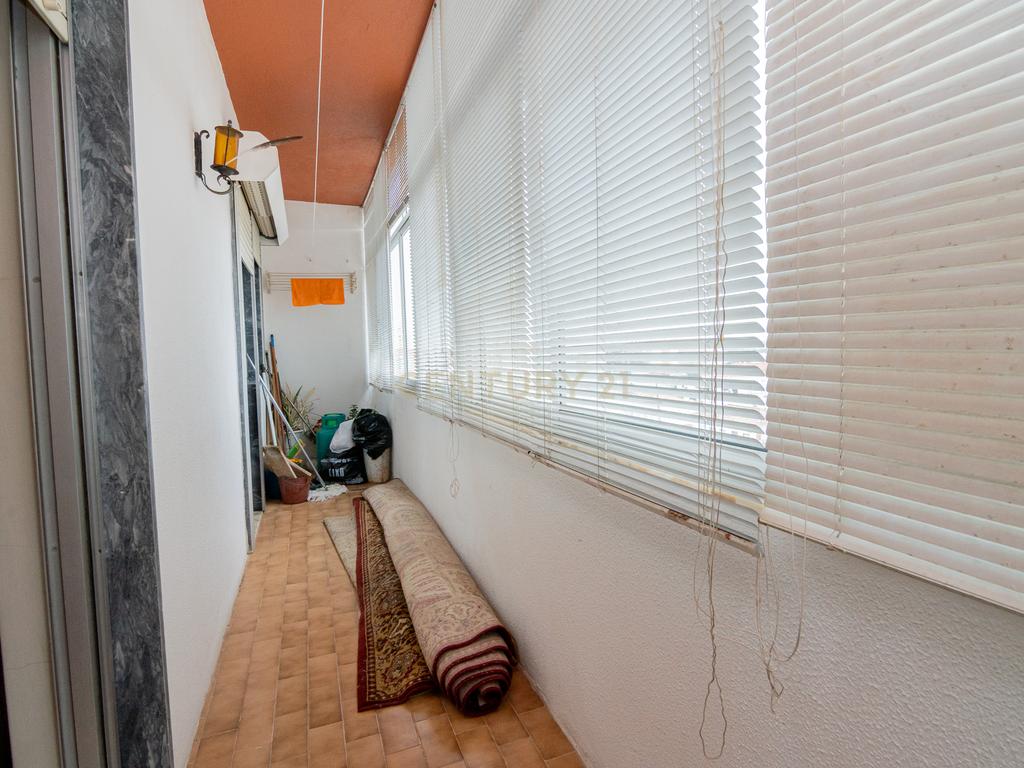 NÃO PERCA ESTA GRANDE OPORTUNIDADE! APARTAMENTO T3 DE GRANDES DIMENSÕES 140 M2 COM AMPLA VARANDA, DESPENSA E DUAS CASAS DE BANHO, MUITO BEM LOCALIZADO NO CENTRO DE PORTIMÃO PRÓXIMO DE TODAS AS COMODIDADES E SERVIÇOS, A MINUTOS DA ZONA RIBEIRINHA E A POUCOS MINUTOS - Image 25
