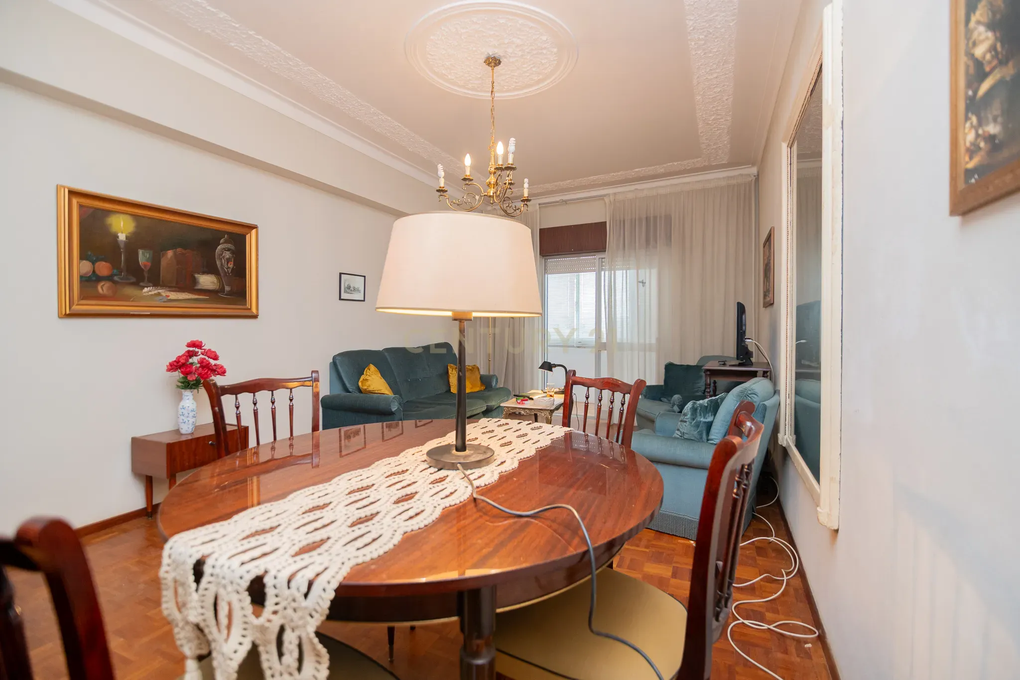 NÃO PERCA ESTA GRANDE OPORTUNIDADE! APARTAMENTO T3 DE GRANDES DIMENSÕES 140 M2 COM AMPLA VARANDA, DESPENSA E DUAS CASAS DE BANHO, MUITO BEM LOCALIZADO NO CENTRO DE PORTIMÃO PRÓXIMO DE TODAS AS COMODIDADES E SERVIÇOS, A MINUTOS DA ZONA RIBEIRINHA E A POUCOS MINUTOS - Image 11