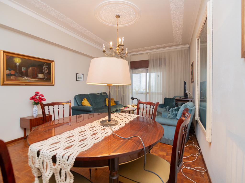 NÃO PERCA ESTA GRANDE OPORTUNIDADE! APARTAMENTO T3 DE GRANDES DIMENSÕES 140 M2 COM AMPLA VARANDA, DESPENSA E DUAS CASAS DE BANHO, MUITO BEM LOCALIZADO NO CENTRO DE PORTIMÃO PRÓXIMO DE TODAS AS COMODIDADES E SERVIÇOS, A MINUTOS DA ZONA RIBEIRINHA E A POUCOS MINUTOS - Image 11
