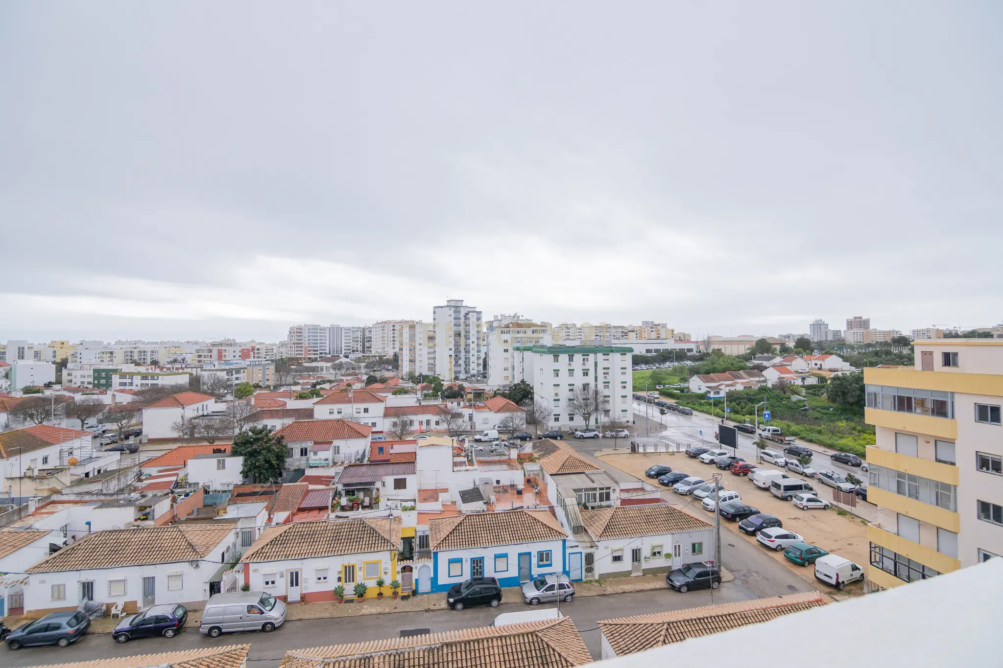 NÃO PERCA ESTA GRANDE OPORTUNIDADE! APARTAMENTO T3 DE GRANDES DIMENSÕES 140 M2 COM AMPLA VARANDA, DESPENSA E DUAS CASAS DE BANHO, MUITO BEM LOCALIZADO NO CENTRO DE PORTIMÃO PRÓXIMO DE TODAS AS COMODIDADES E SERVIÇOS, A MINUTOS DA ZONA RIBEIRINHA E A POUCOS MINUTOS - Image 33
