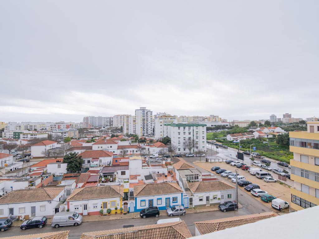 NÃO PERCA ESTA GRANDE OPORTUNIDADE! APARTAMENTO T3 DE GRANDES DIMENSÕES 140 M2 COM AMPLA VARANDA, DESPENSA E DUAS CASAS DE BANHO, MUITO BEM LOCALIZADO NO CENTRO DE PORTIMÃO PRÓXIMO DE TODAS AS COMODIDADES E SERVIÇOS, A MINUTOS DA ZONA RIBEIRINHA E A POUCOS MINUTOS - Image 33
