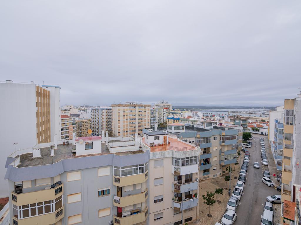 NÃO PERCA ESTA GRANDE OPORTUNIDADE! APARTAMENTO T3 DE GRANDES DIMENSÕES 140 M2 COM AMPLA VARANDA, DESPENSA E DUAS CASAS DE BANHO, MUITO BEM LOCALIZADO NO CENTRO DE PORTIMÃO PRÓXIMO DE TODAS AS COMODIDADES E SERVIÇOS, A MINUTOS DA ZONA RIBEIRINHA E A POUCOS MINUTOS - Image 34
