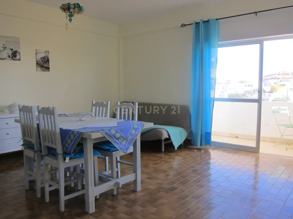 Apartamento T1 a 1 km da Praia e a pé para Alvor – Conforto e Localização Privilegiada - Image 4