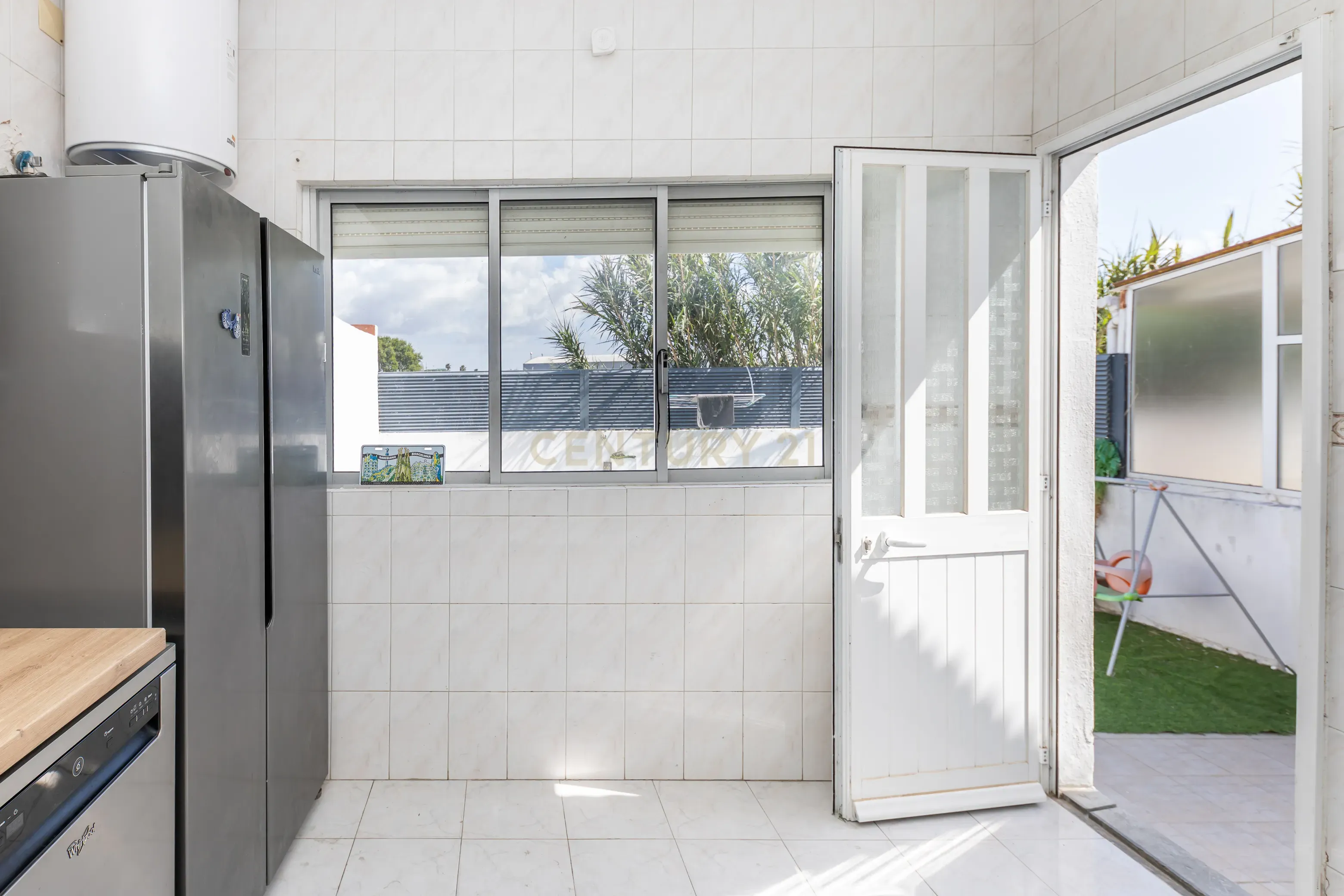 Moradia T2 em Sarilhos Pequenos Remodelada. - Image 15