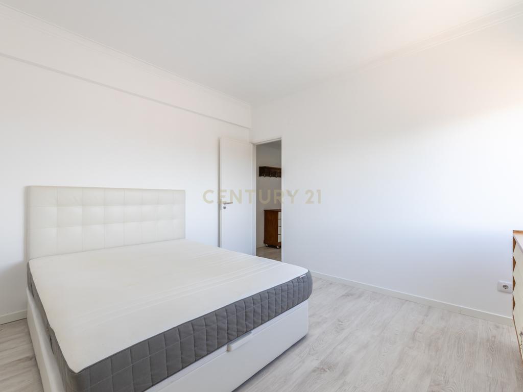 Apartamento T3 para arrendamento - 5 piso c/elevador - Amora - Image 16