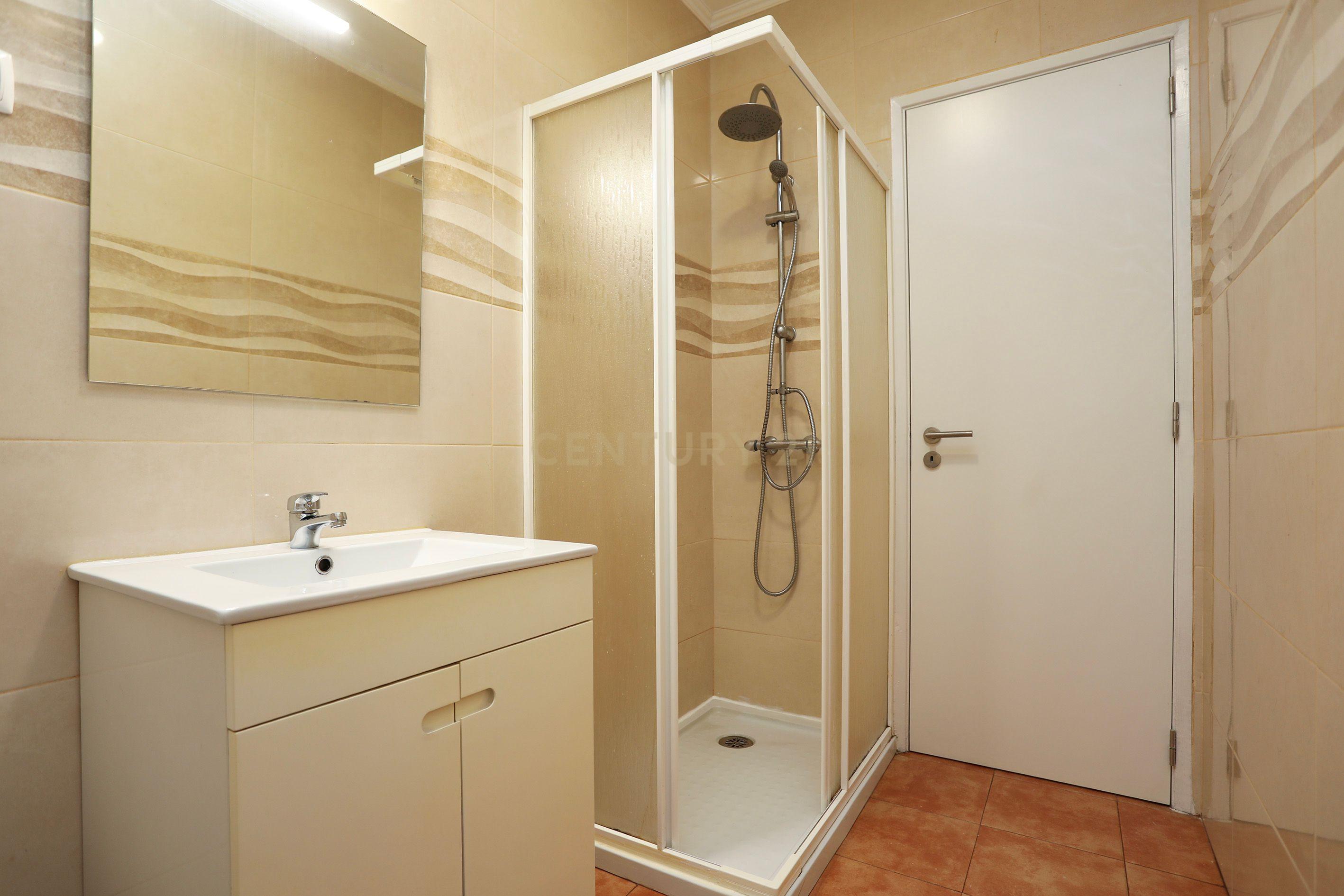 T1 com Logradouro para Arrendamento – Totalmente Remodelado - Image 10