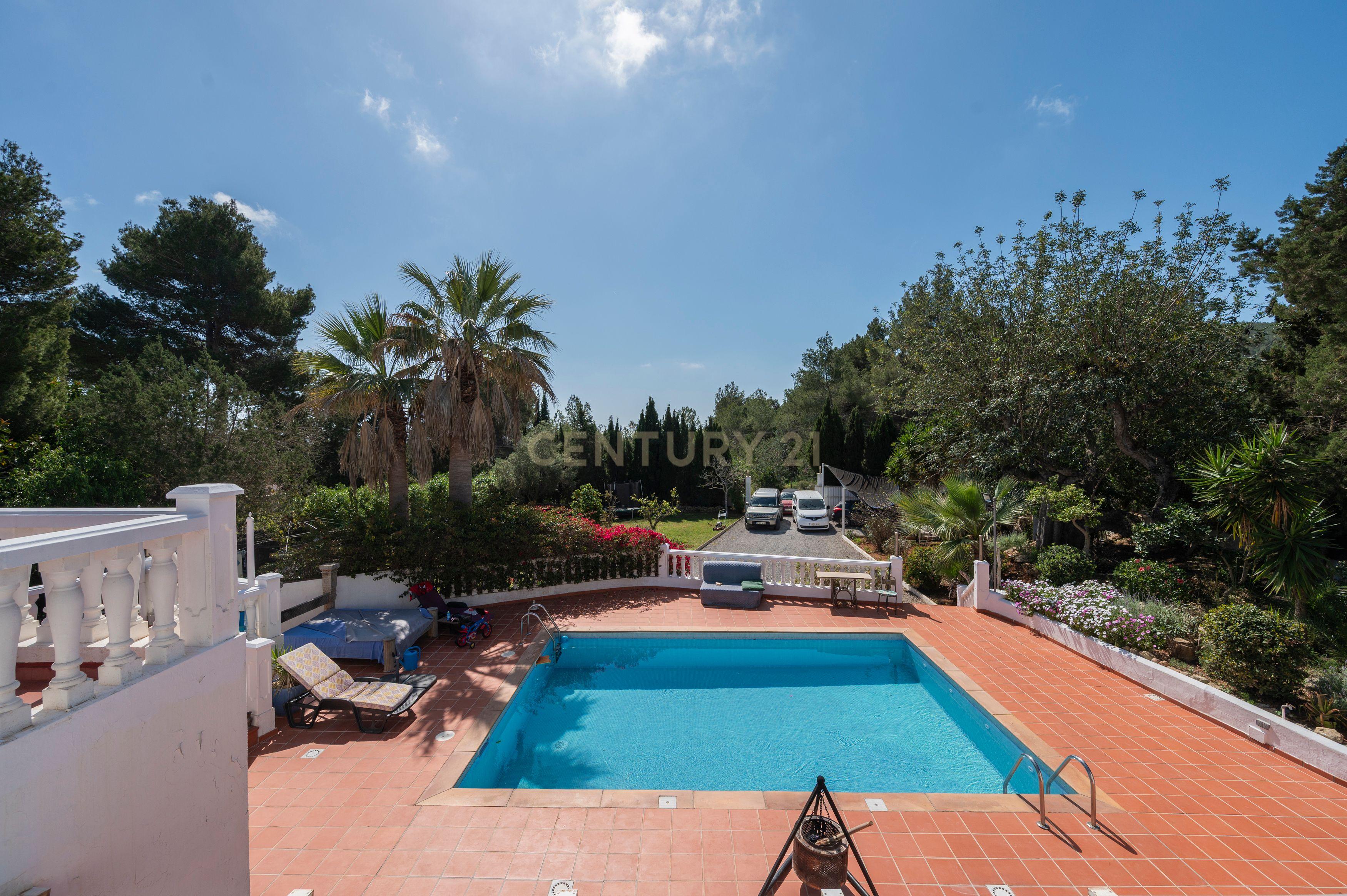Moradia para reformar em Santa Eulália com piscina e vista panorâmica. Ótima oportunidade para investidores. - Image 40