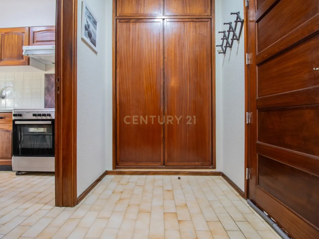 Apartamento T2 com varanda e elevador na Figueira da Foz - Image 18
