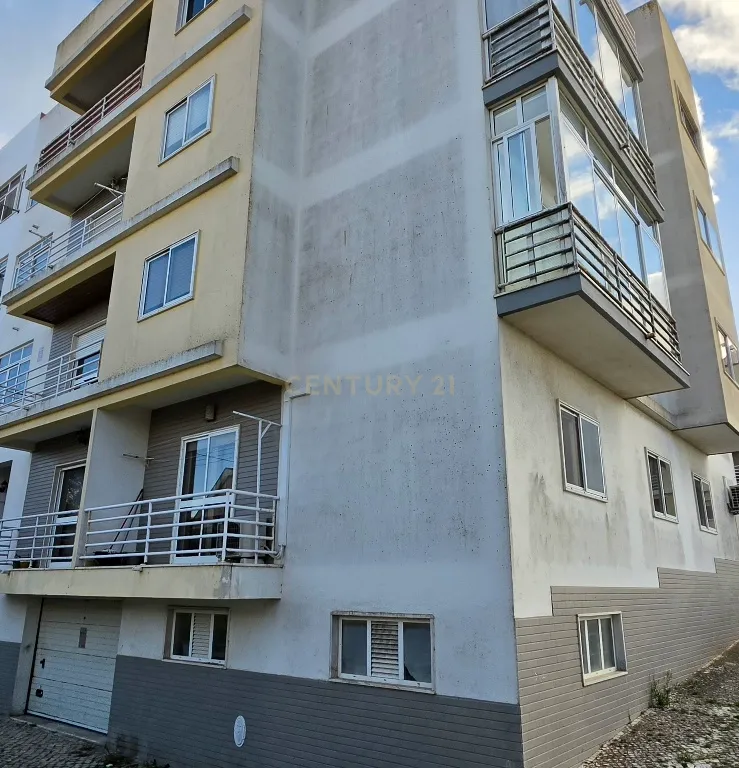 Excelente apartamento T2 com parqueamento - Image 15