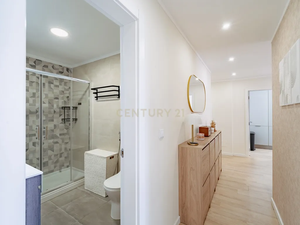 Apartamento T2 Remodelado na Torre da Marinha - Image 19