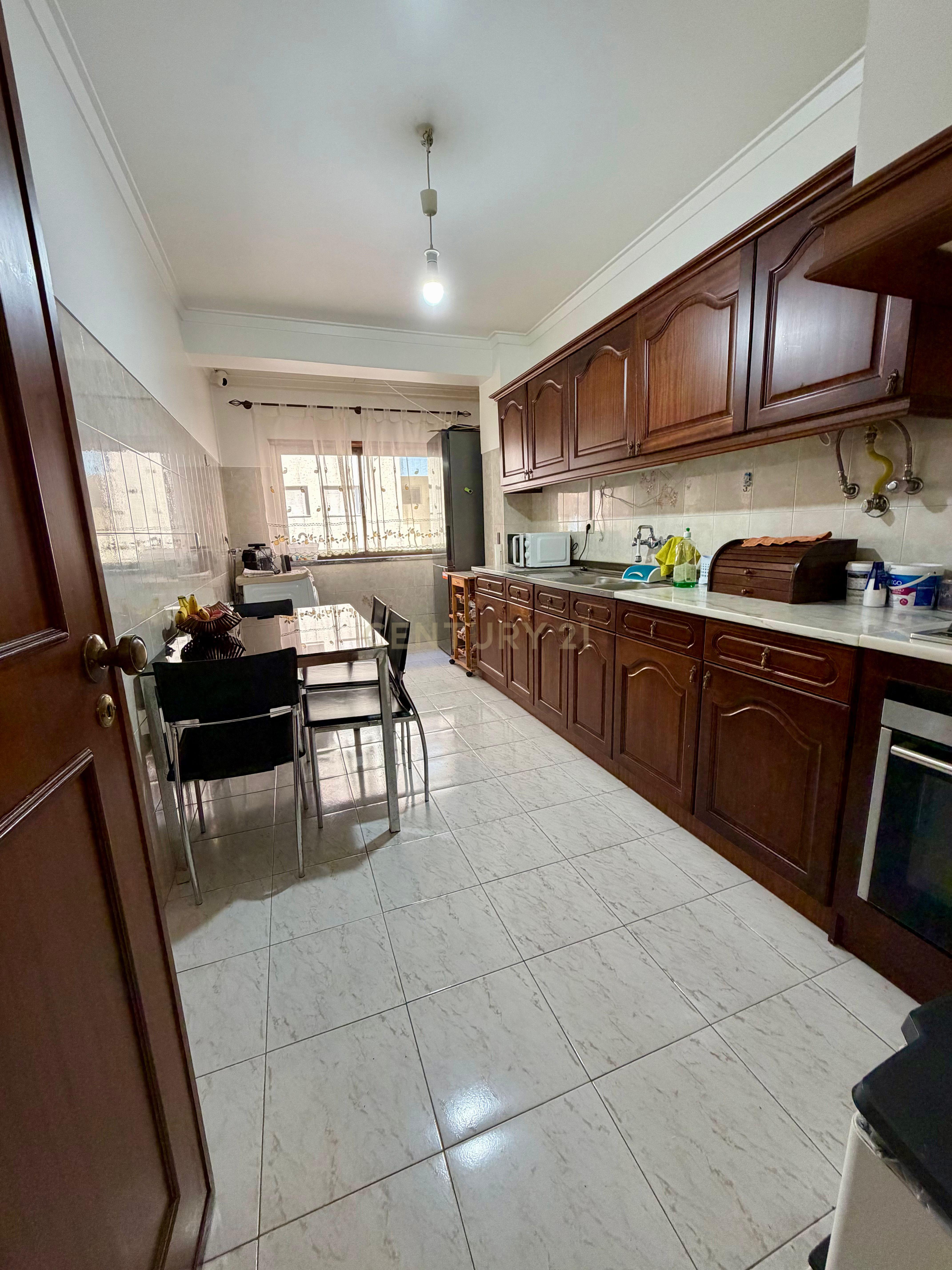 Fotografia 3 de Apartamento T2 com Garagem | Cacém
