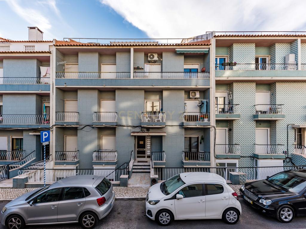 Apartamento T2 em Linda-a-Velha – Remodelado com Terraço e Excelente Localização - Image 25