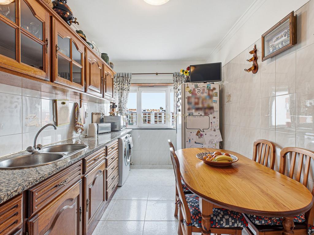 Apartamento T3 com Enorme Potencial de Remodelação na Moita - Image 22