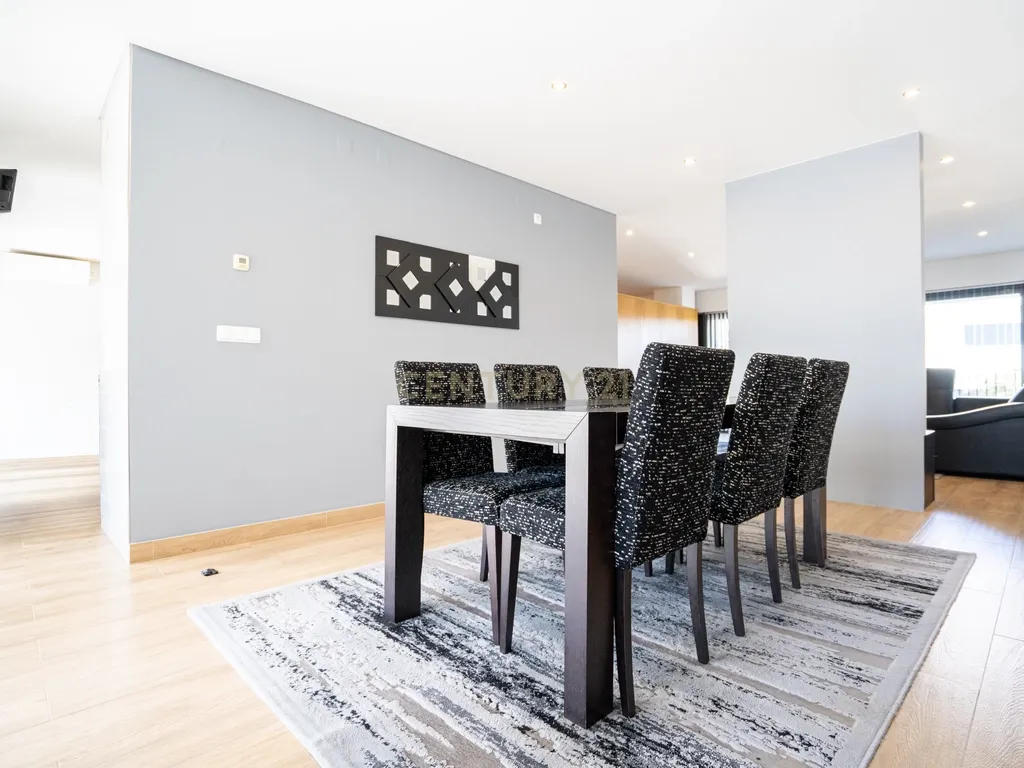 Moradia Contemporânea T4 em Santo António da Charneca - Barreiro - Image 33