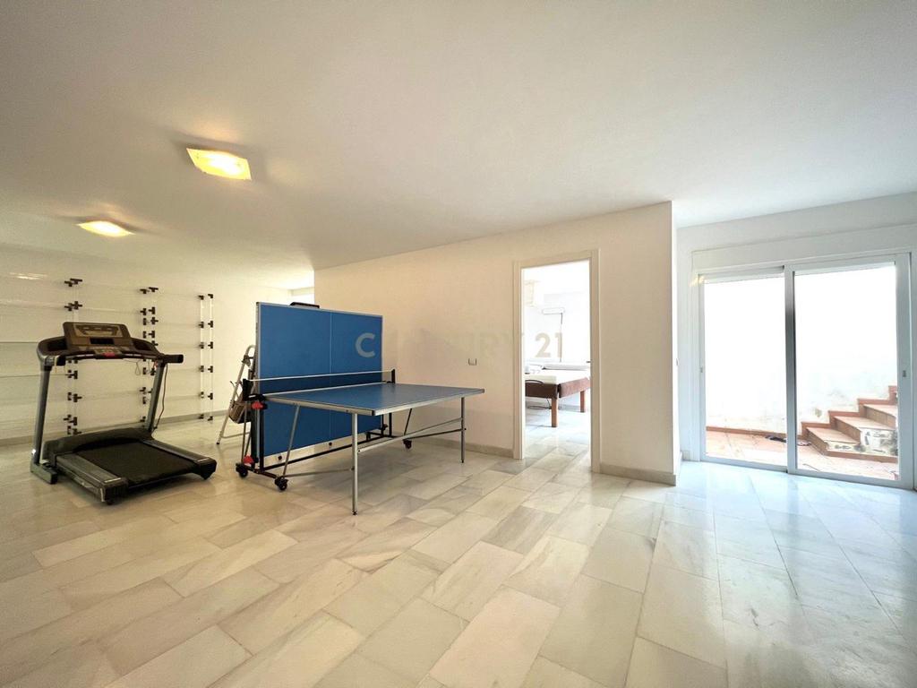 Casa con vistas al mar en primera línea – Urbanización Bahía de Estepona - Image 31