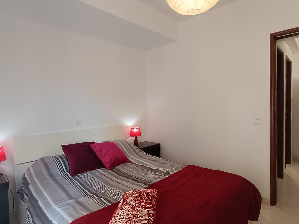 Moderno Apartamento T4 no centro de Olhão - Image 16
